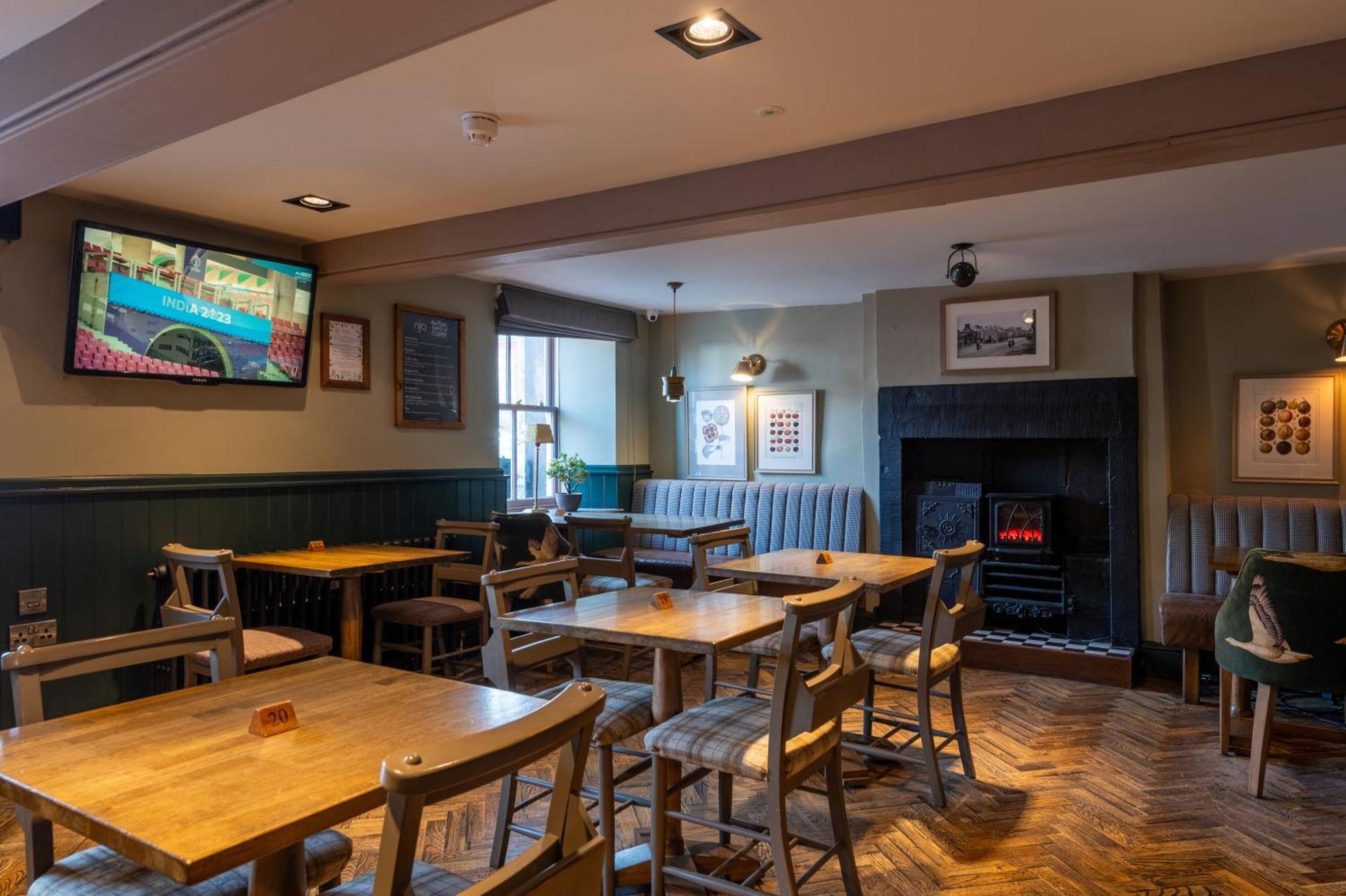 Crown And Cushion Appleby Hotel Exterior photo